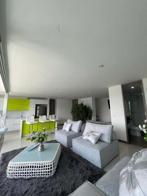 Penthouse Lujo Itagui 40 Piso Vista Panoramica Jacuzzi Sauna Largo Plazo