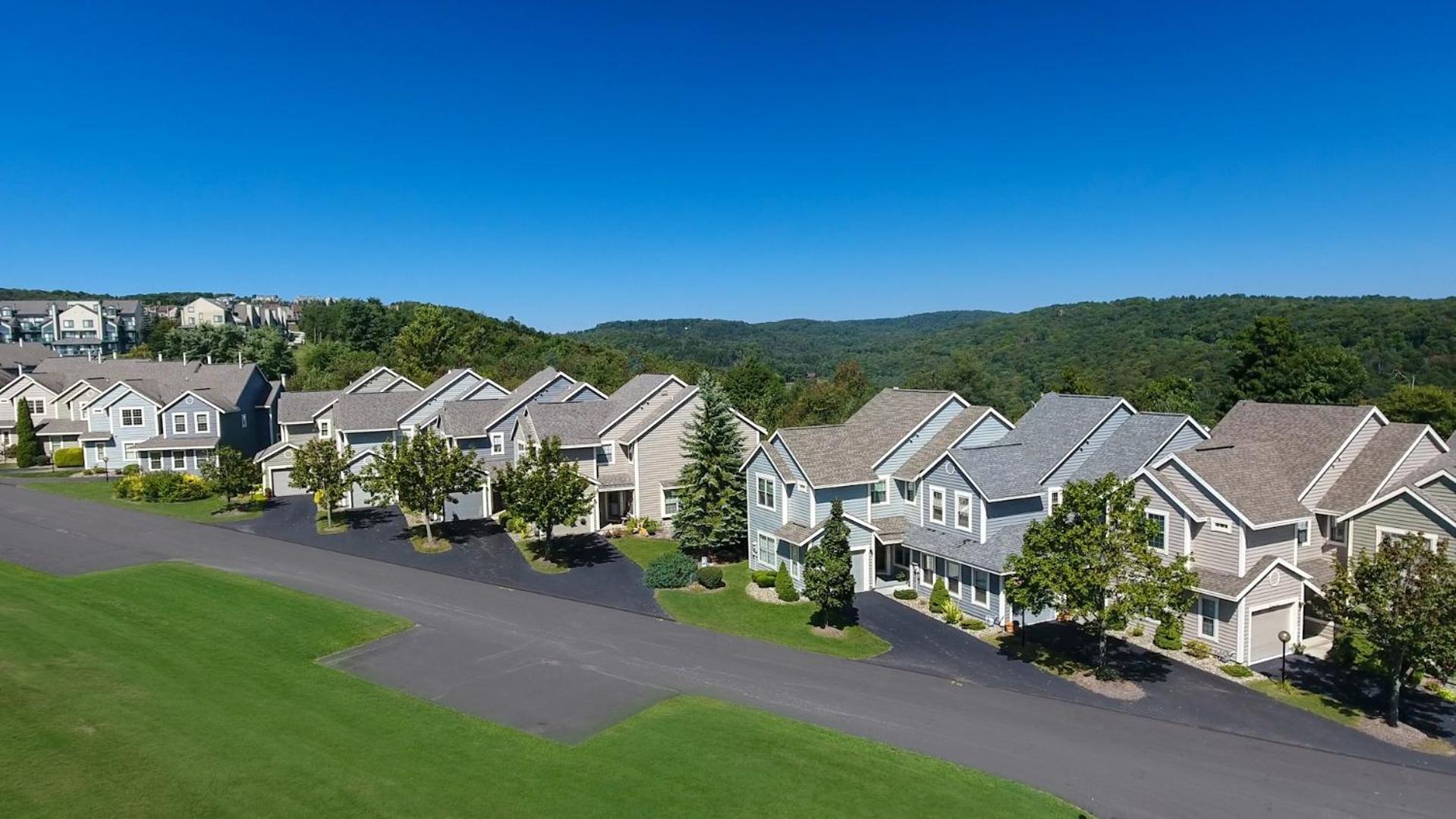 Seven Springs Woodridge 4 Bedroom Premium Condo, Deck with Mountain Views condo