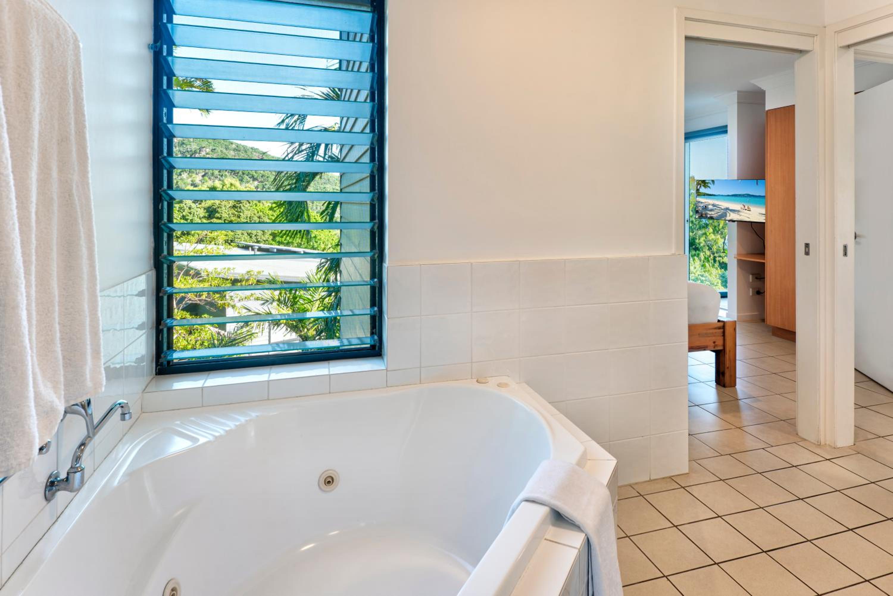 Oasis Apartments on Hamilton Island by HIHA