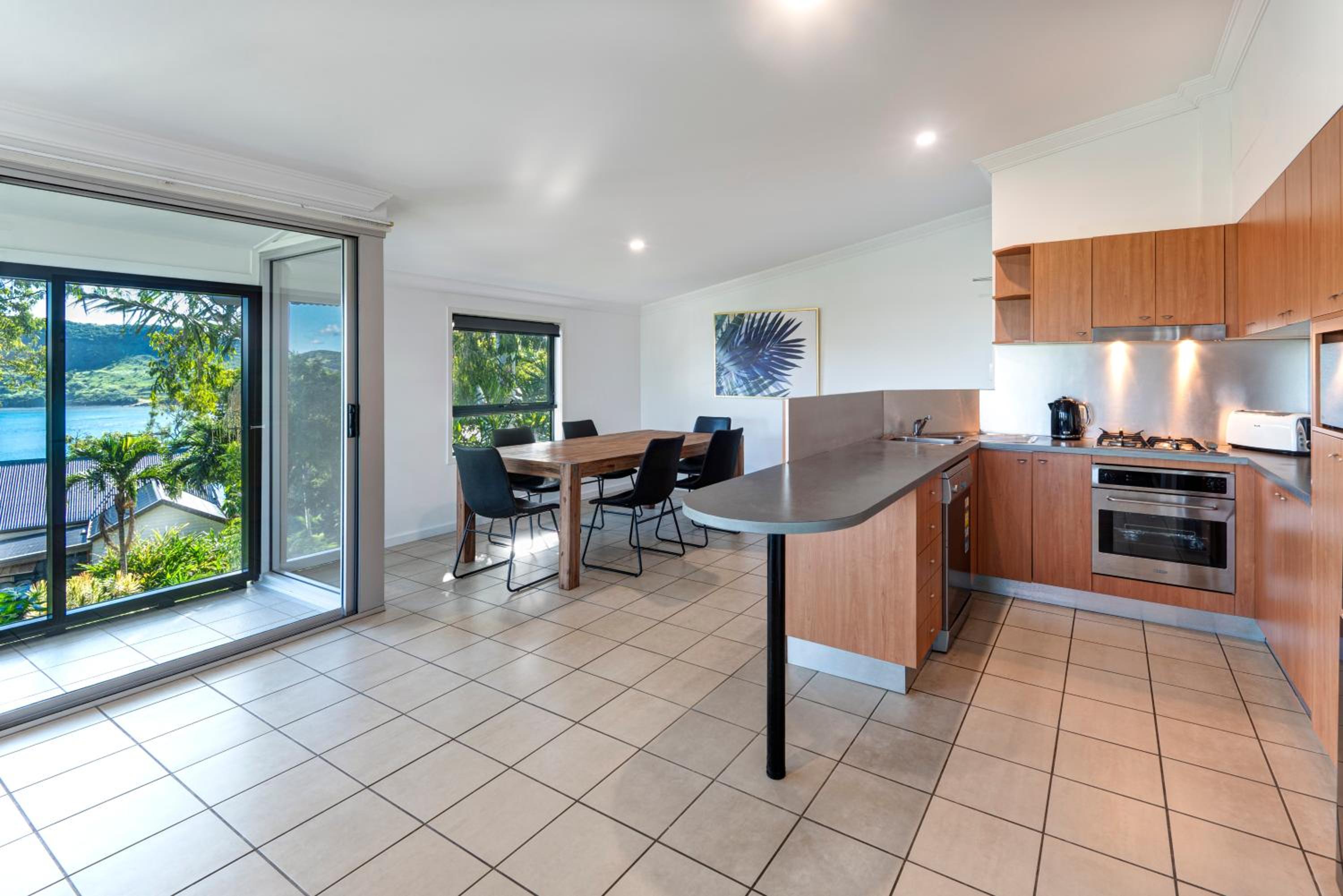 Oasis Apartments on Hamilton Island by HIHA