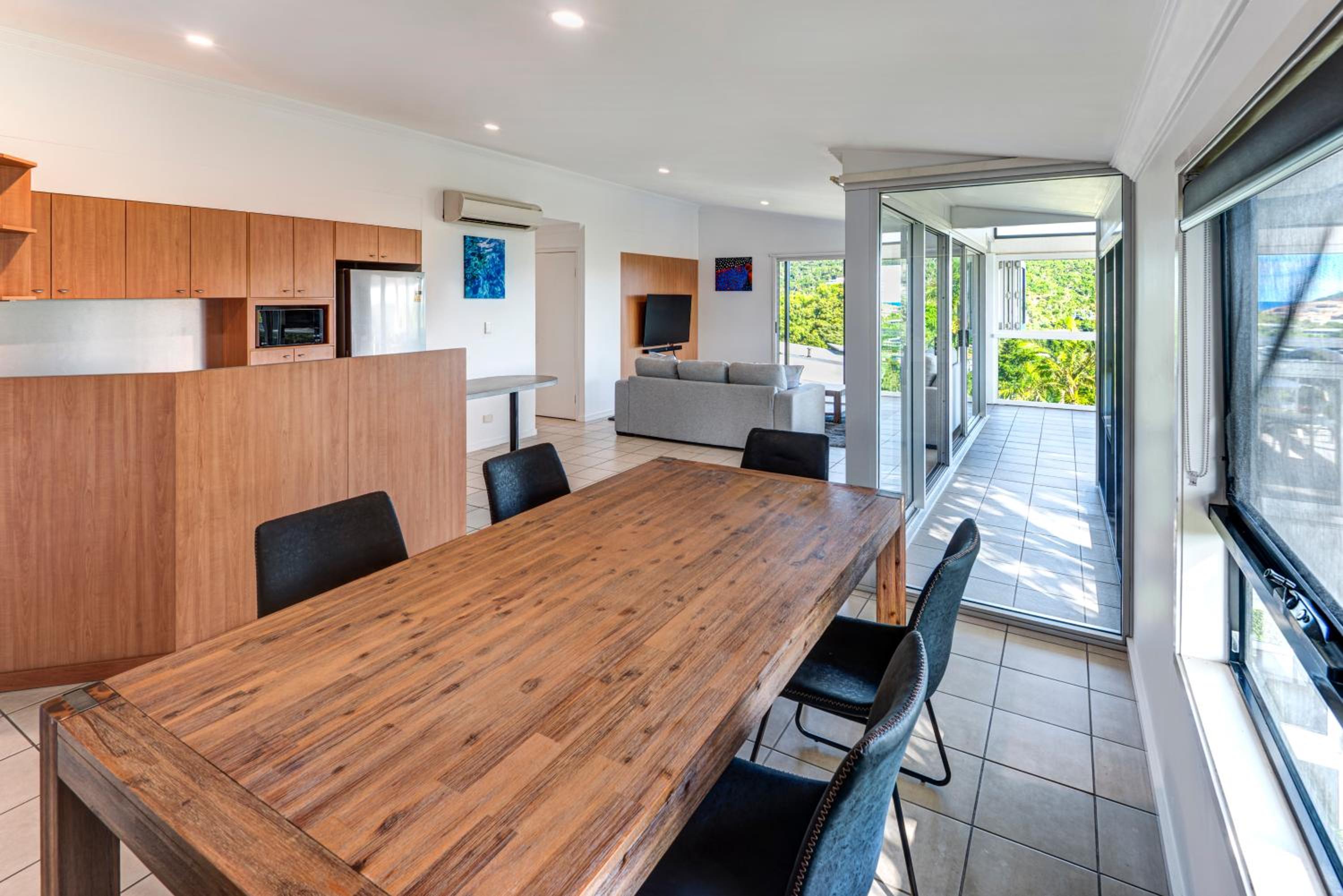 Oasis Apartments on Hamilton Island by HIHA