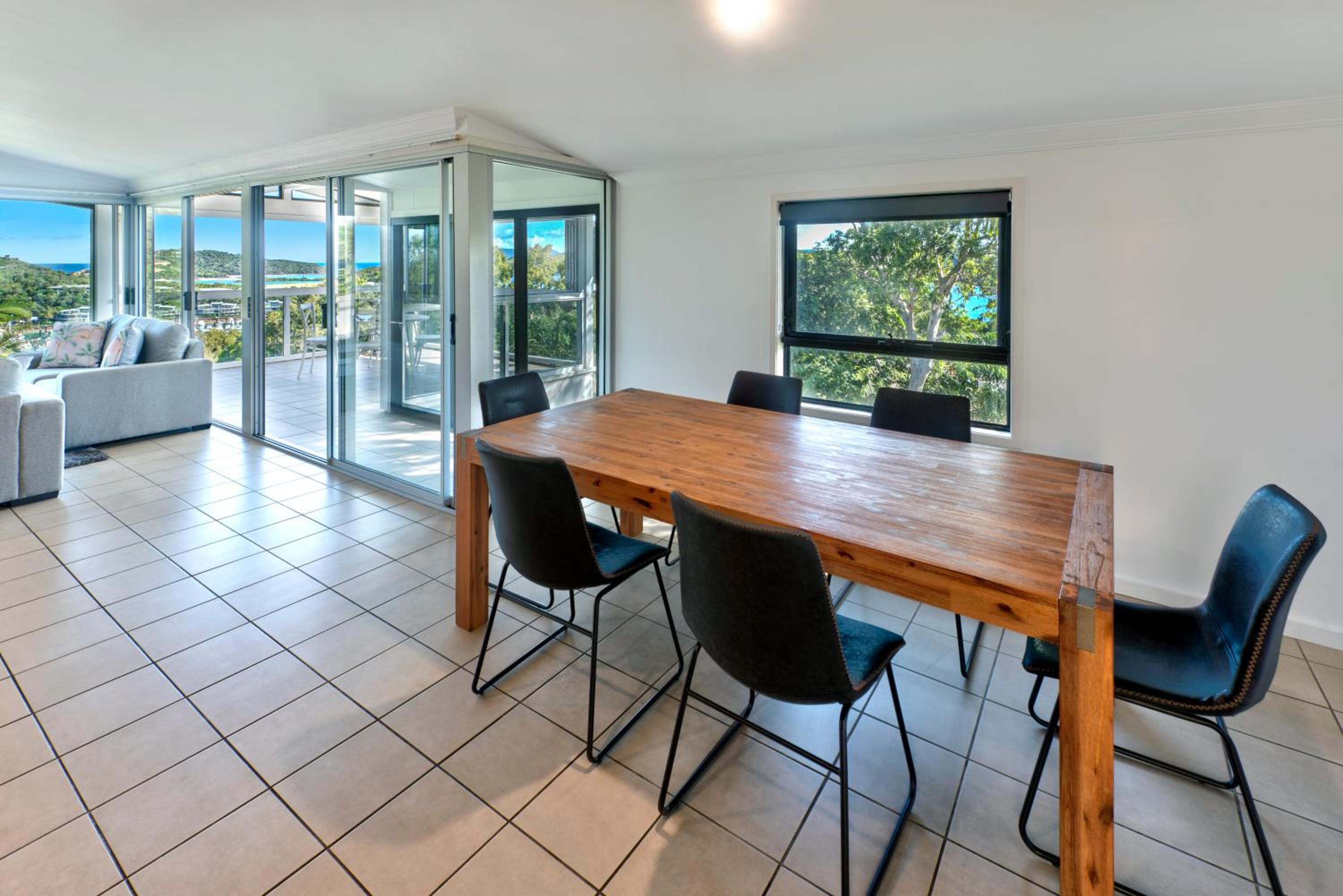 Oasis Apartments on Hamilton Island by HIHA