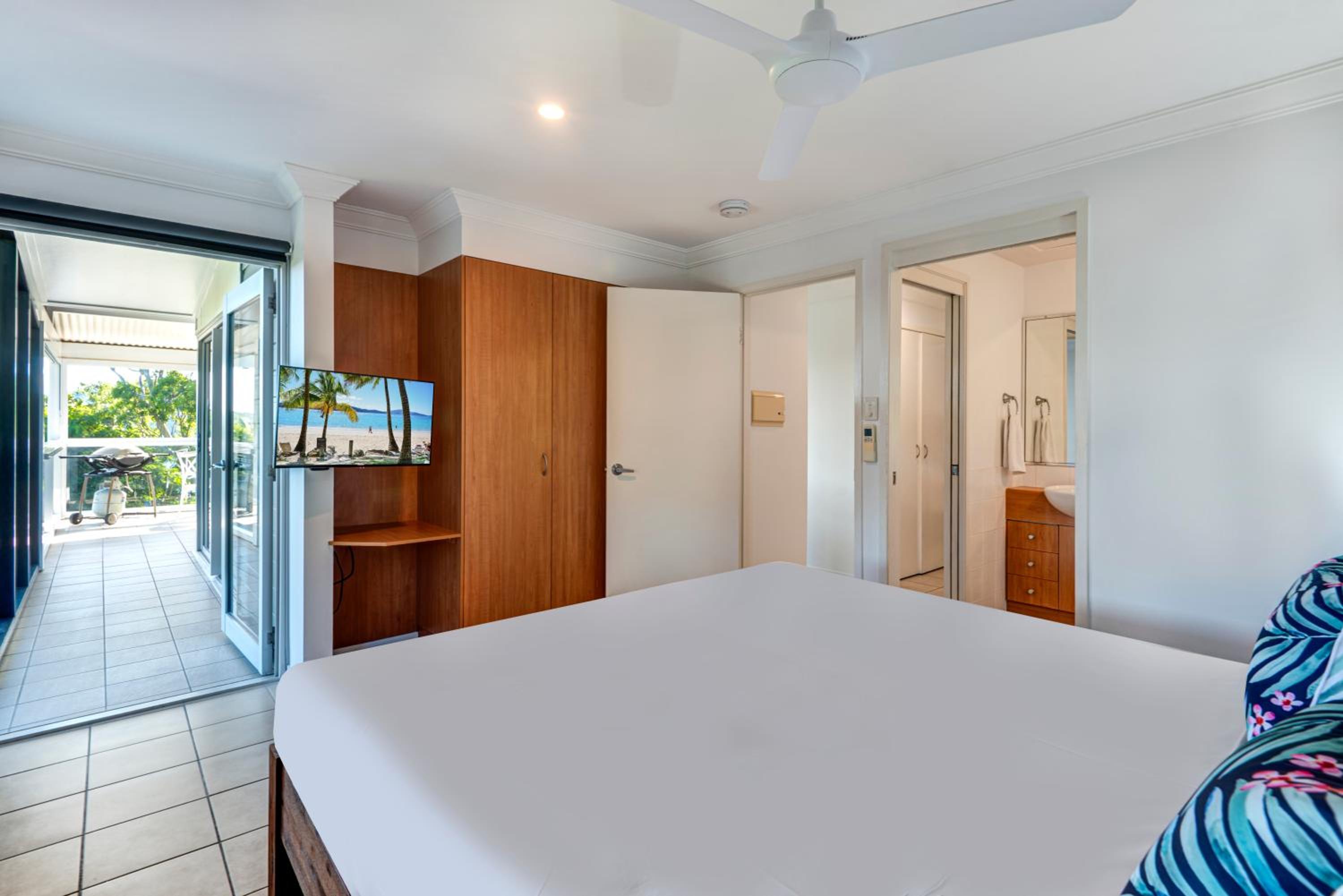 Oasis Apartments on Hamilton Island by HIHA