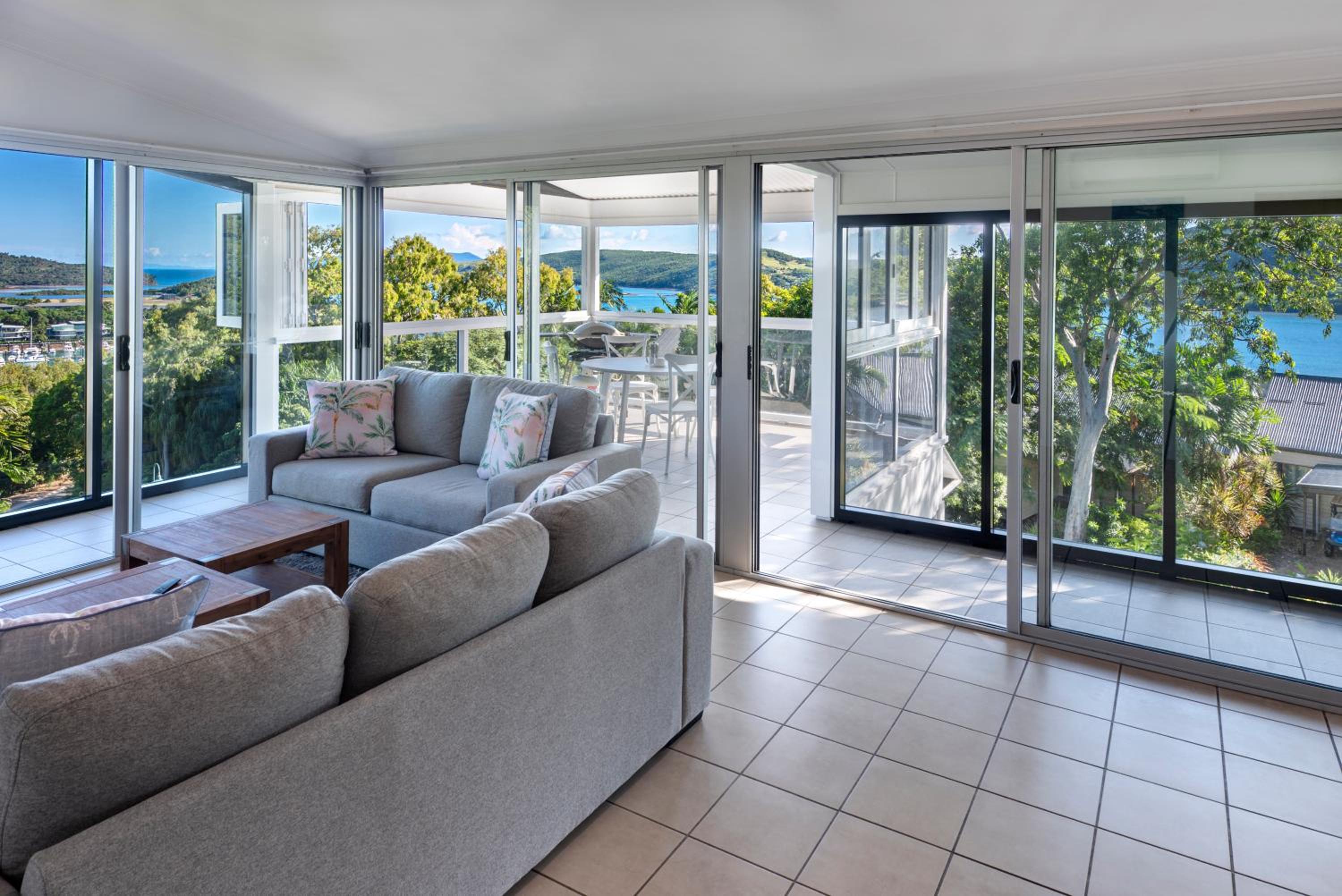 Oasis Apartments on Hamilton Island by HIHA