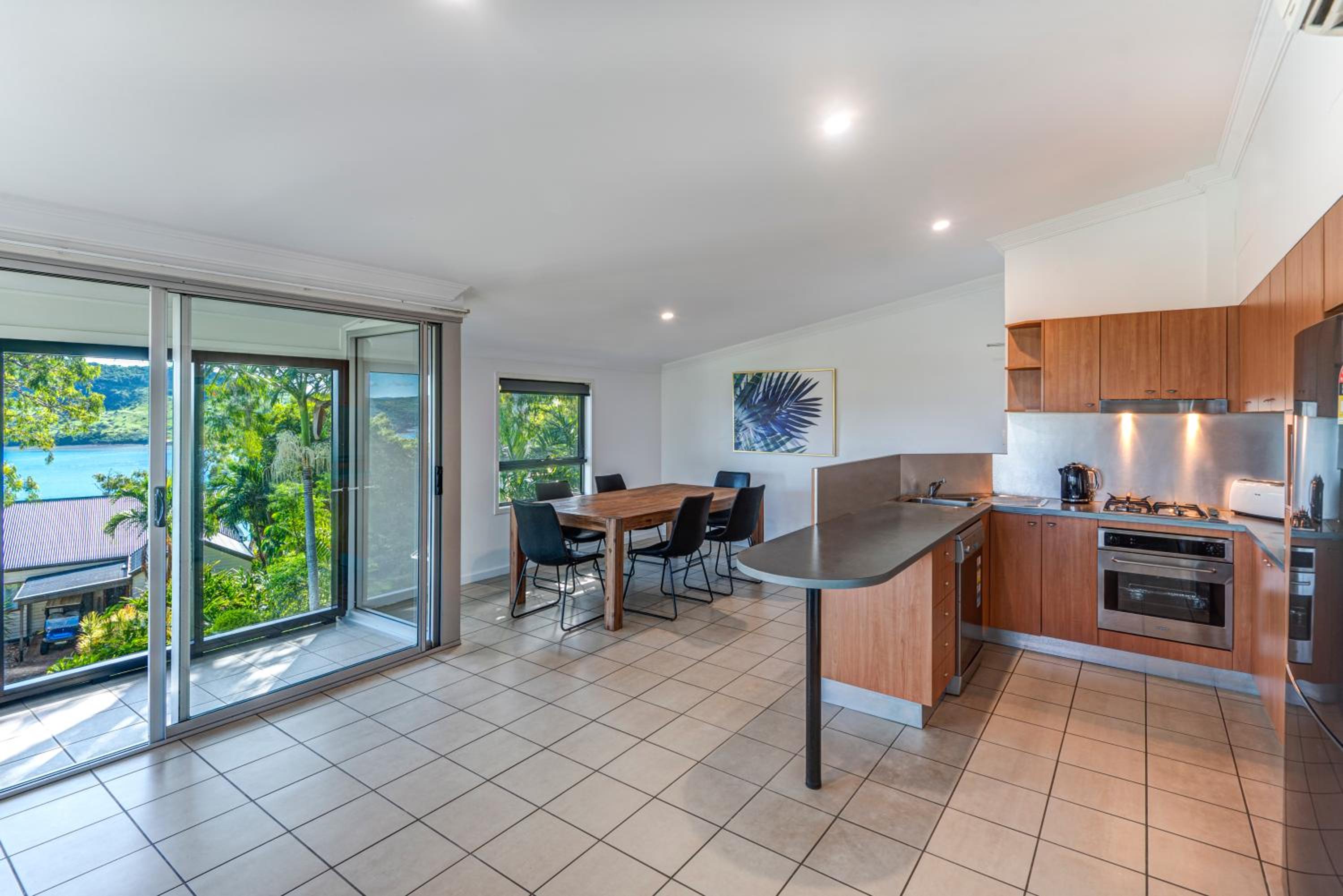 Oasis Apartments on Hamilton Island by HIHA