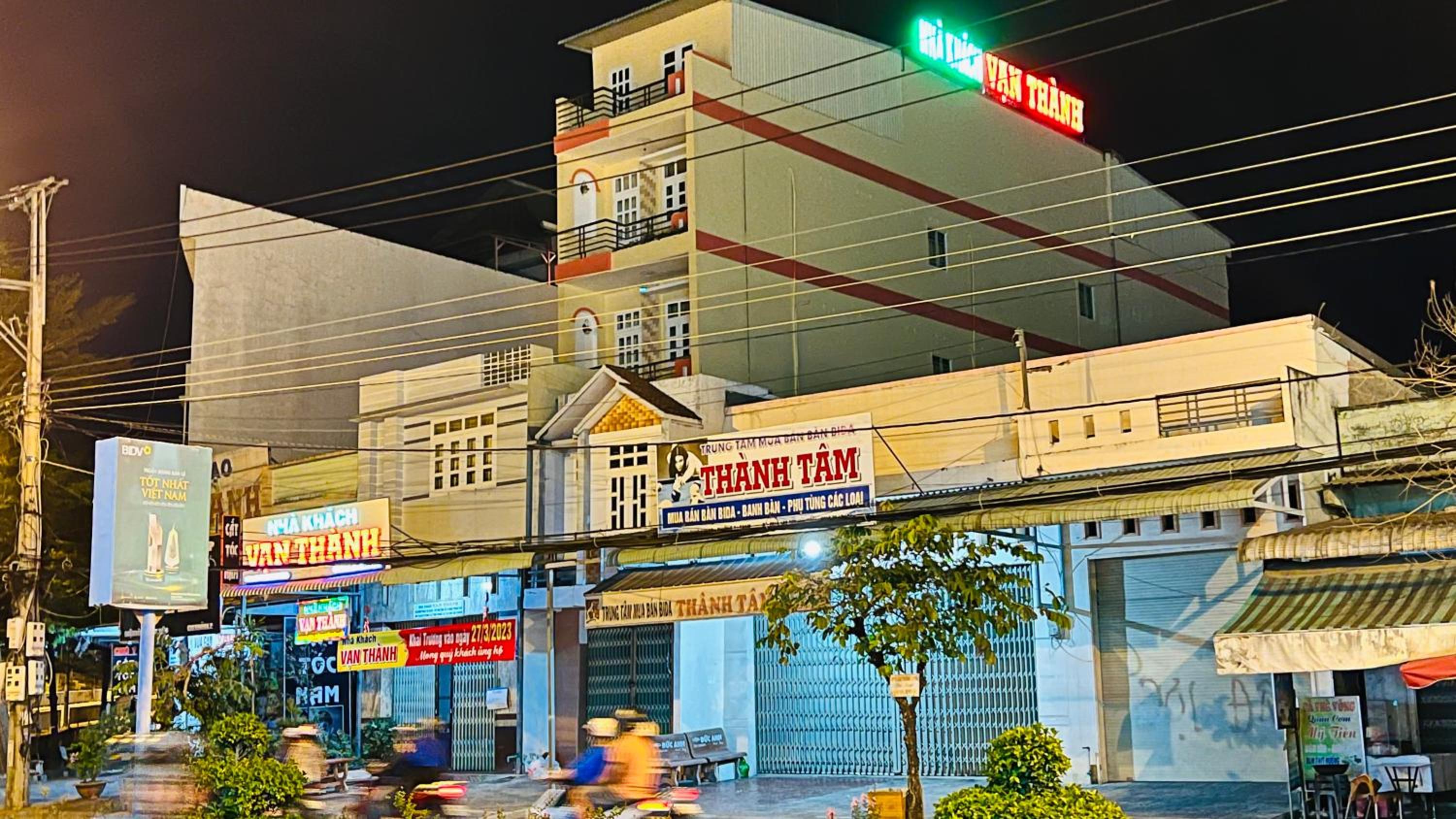 Nhà Khách Vạn Thành