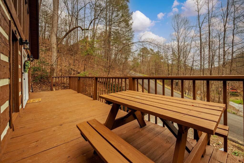 Family Fun Cabin on Bluff Mountain-Hot Tub & Game Room view 4