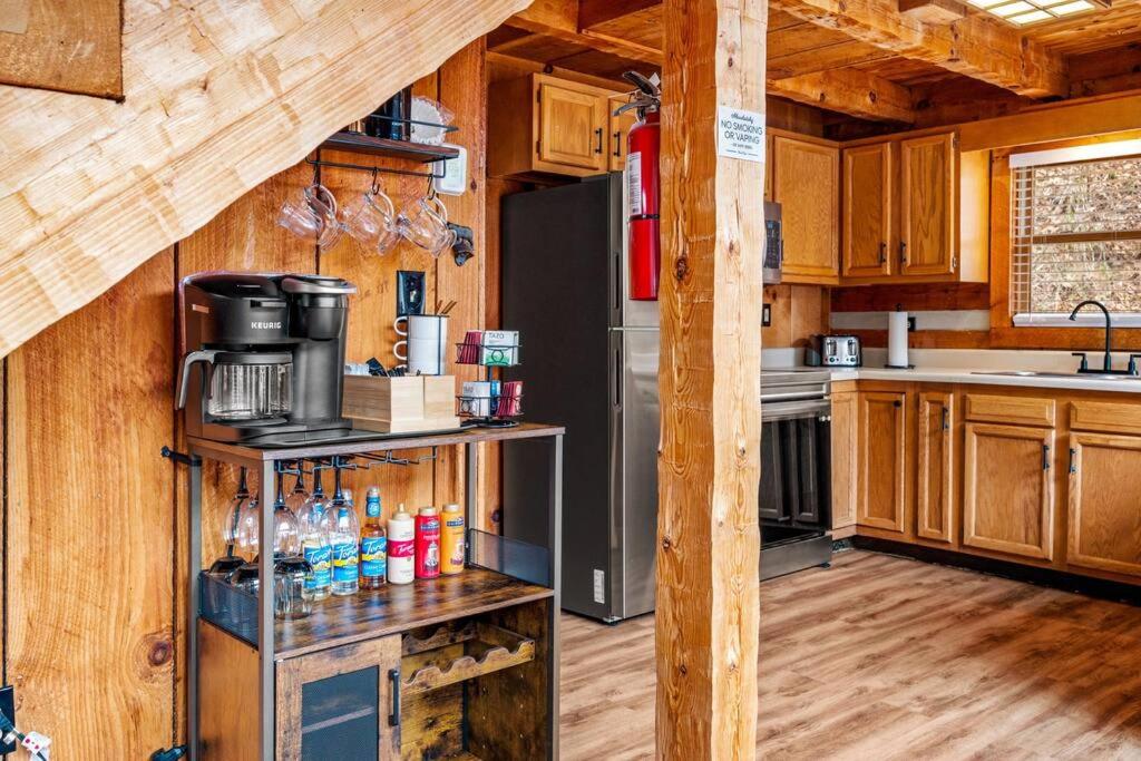 Family Fun Cabin on Bluff Mountain-Hot Tub & Game Room view 5