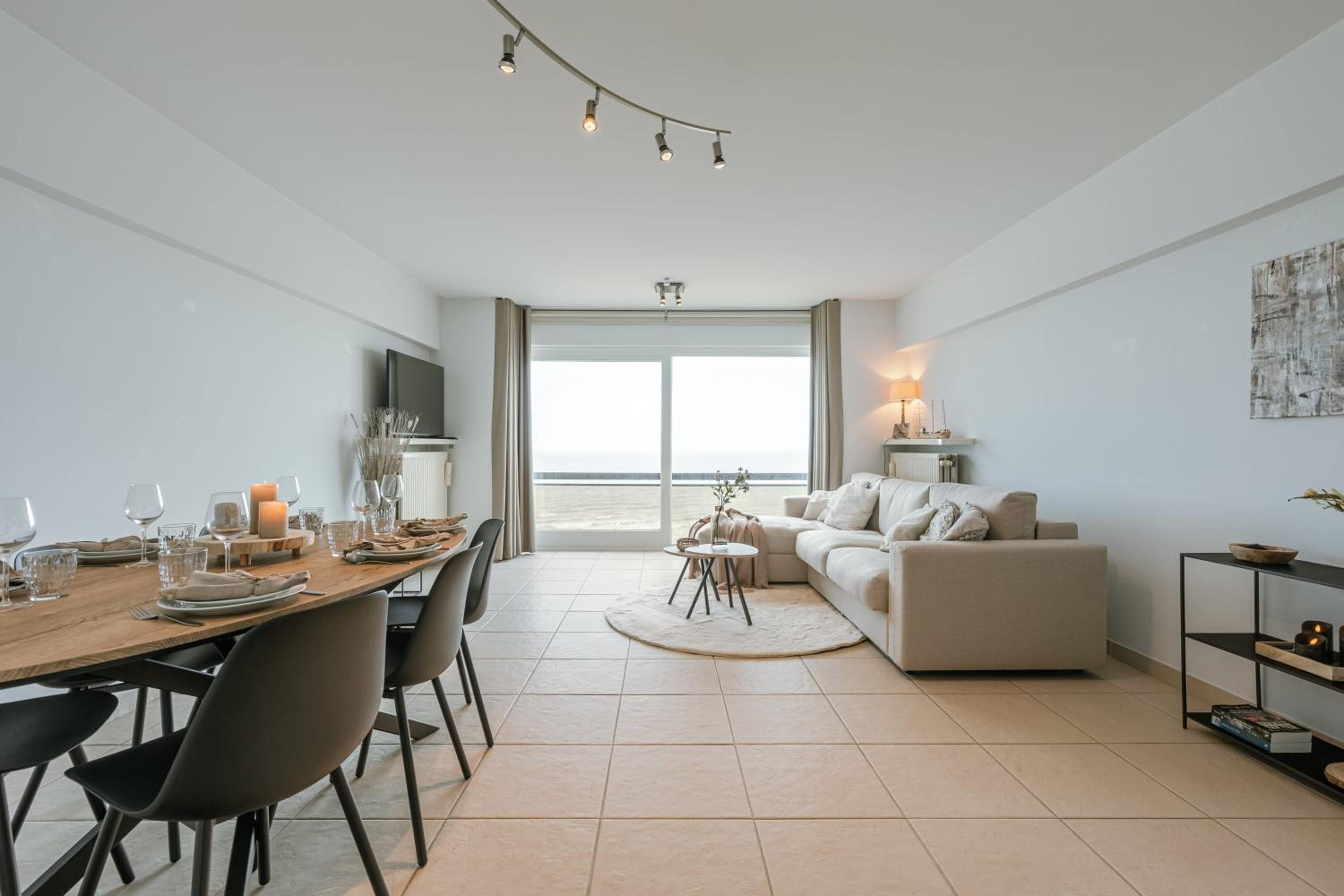 Bright apartment with beautiful sea view