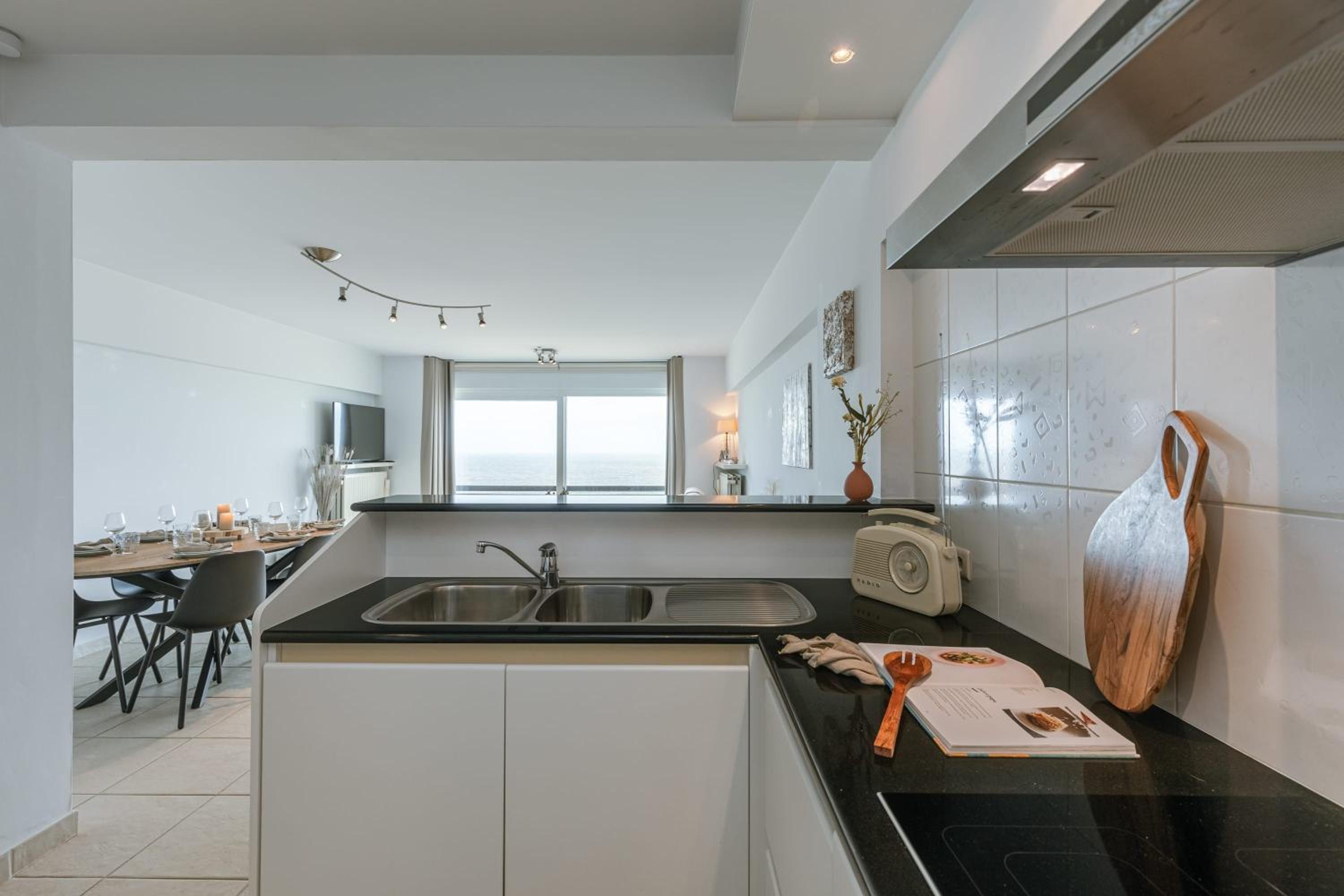 Bright apartment with beautiful sea view