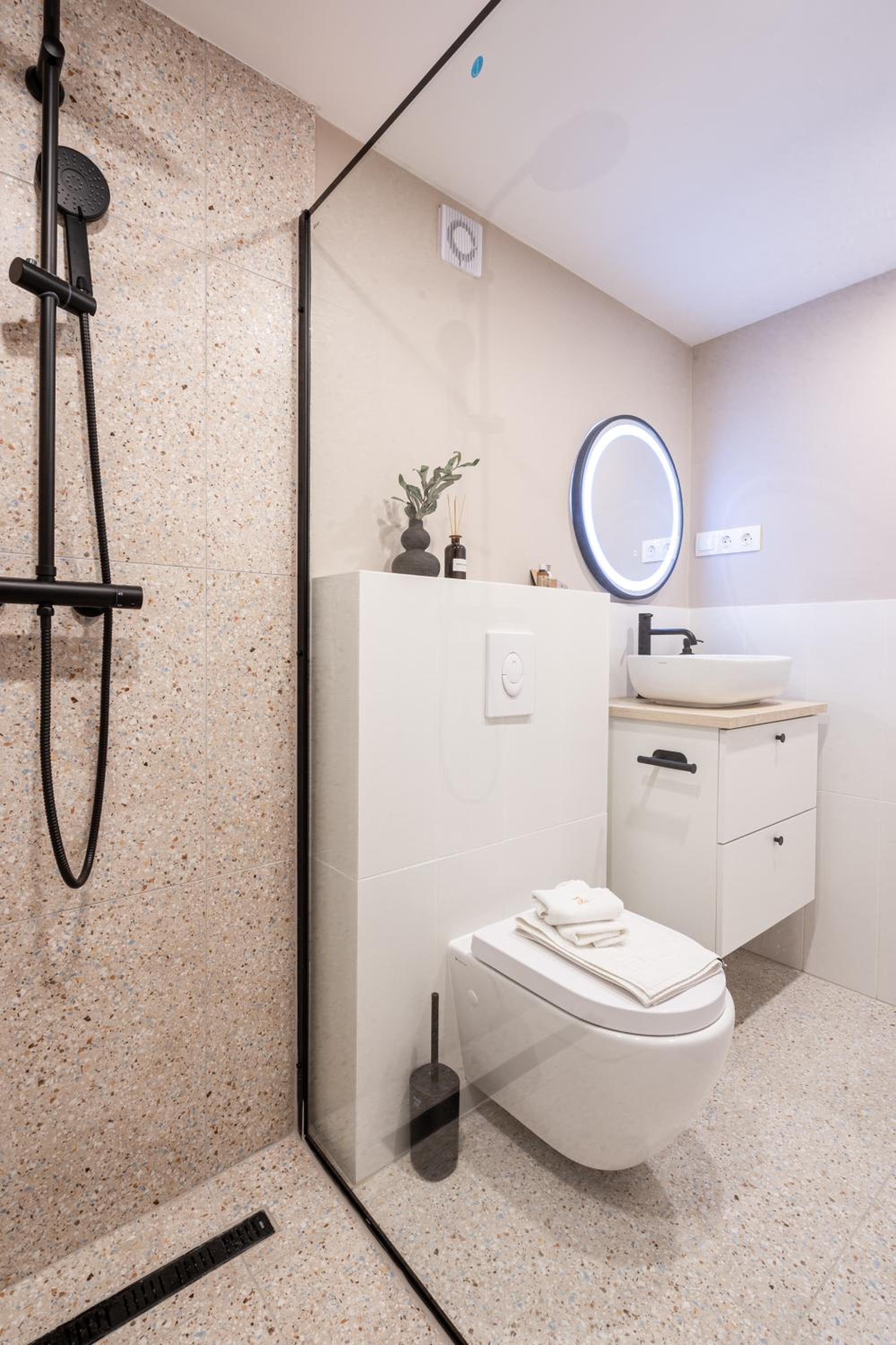 KL35- Boutique Apartments, Best Location. By BQA view 5