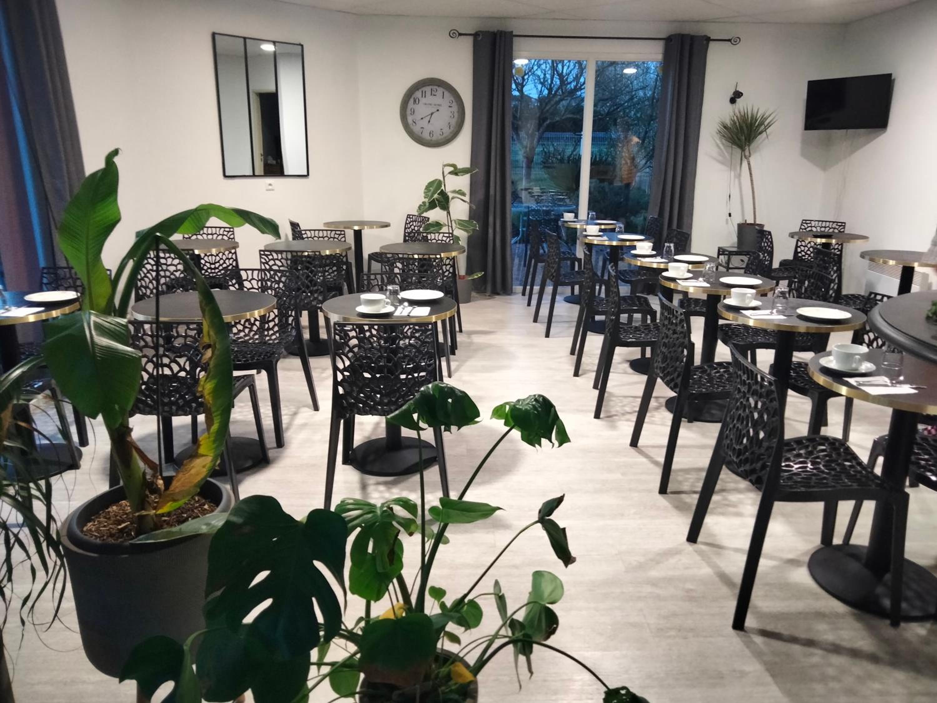 Hotel Au Sans Souci - Property Image 2