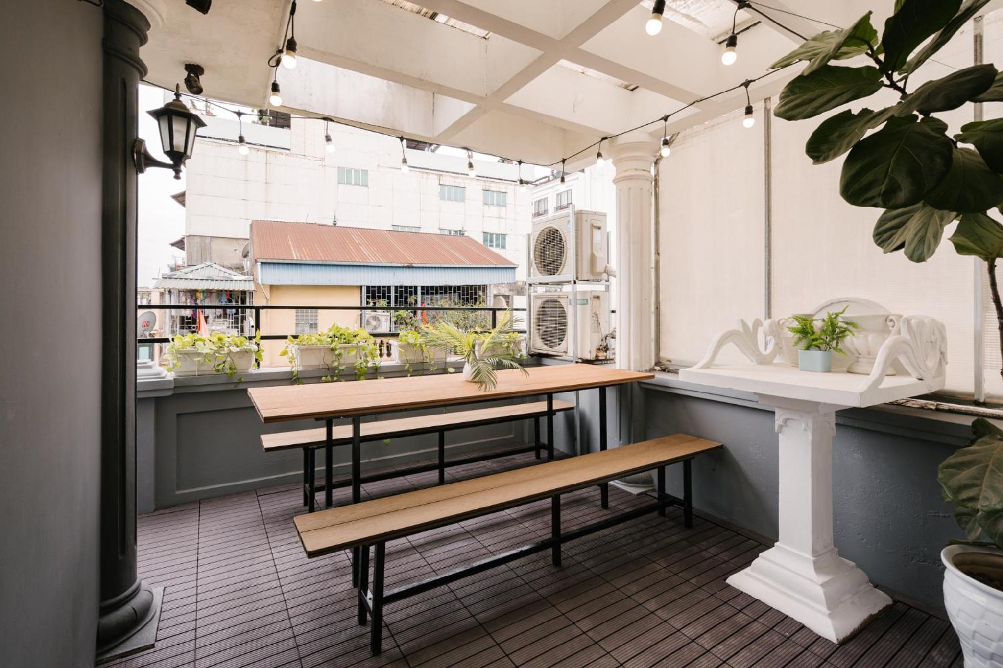 KemKayVilla w 5BR_ Bathtub_RooftopViews_30s to HoanKiem Lake