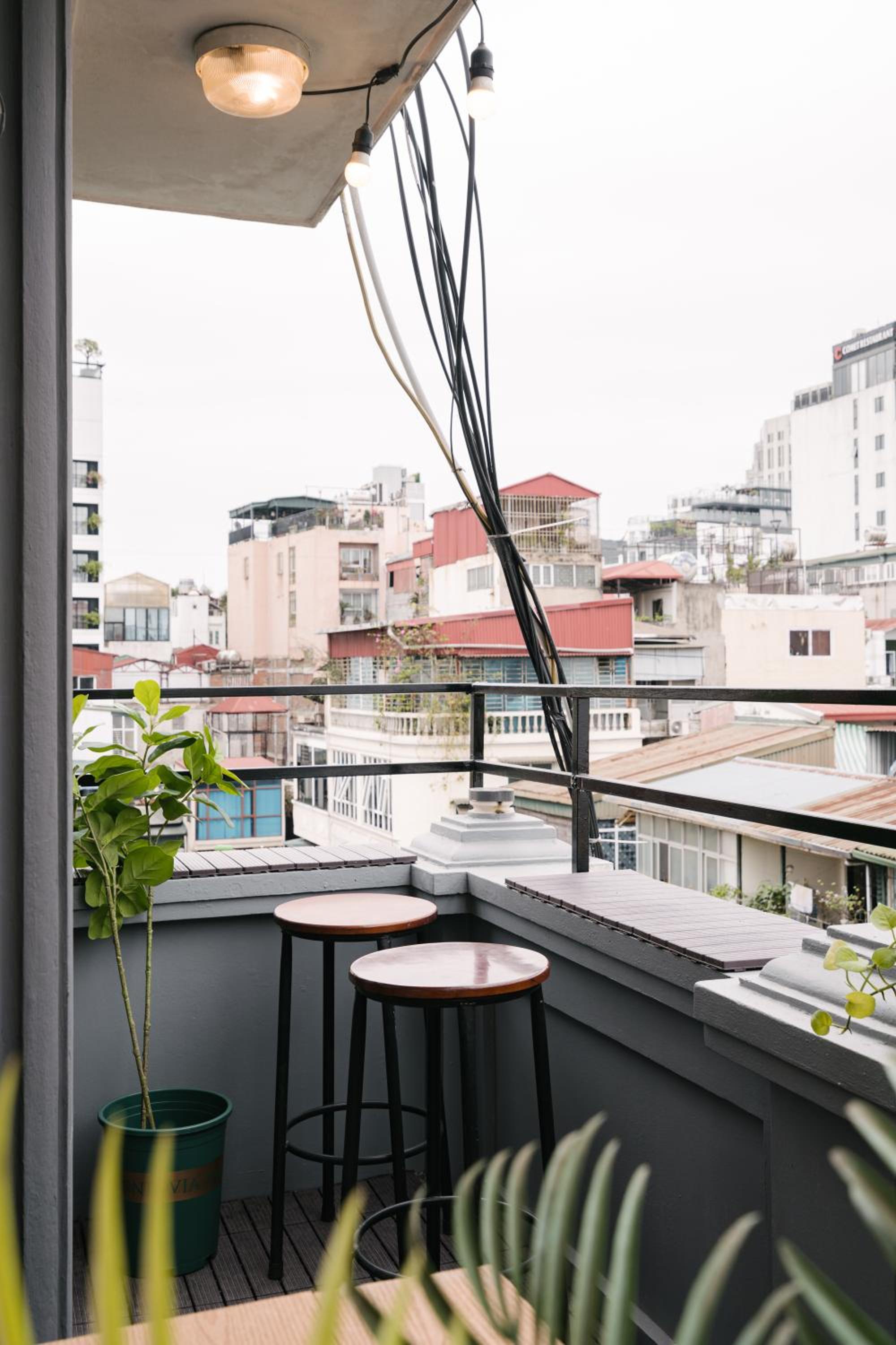 KemKayVilla w 5BR_ Bathtub_RooftopViews_30s to HoanKiem Lake