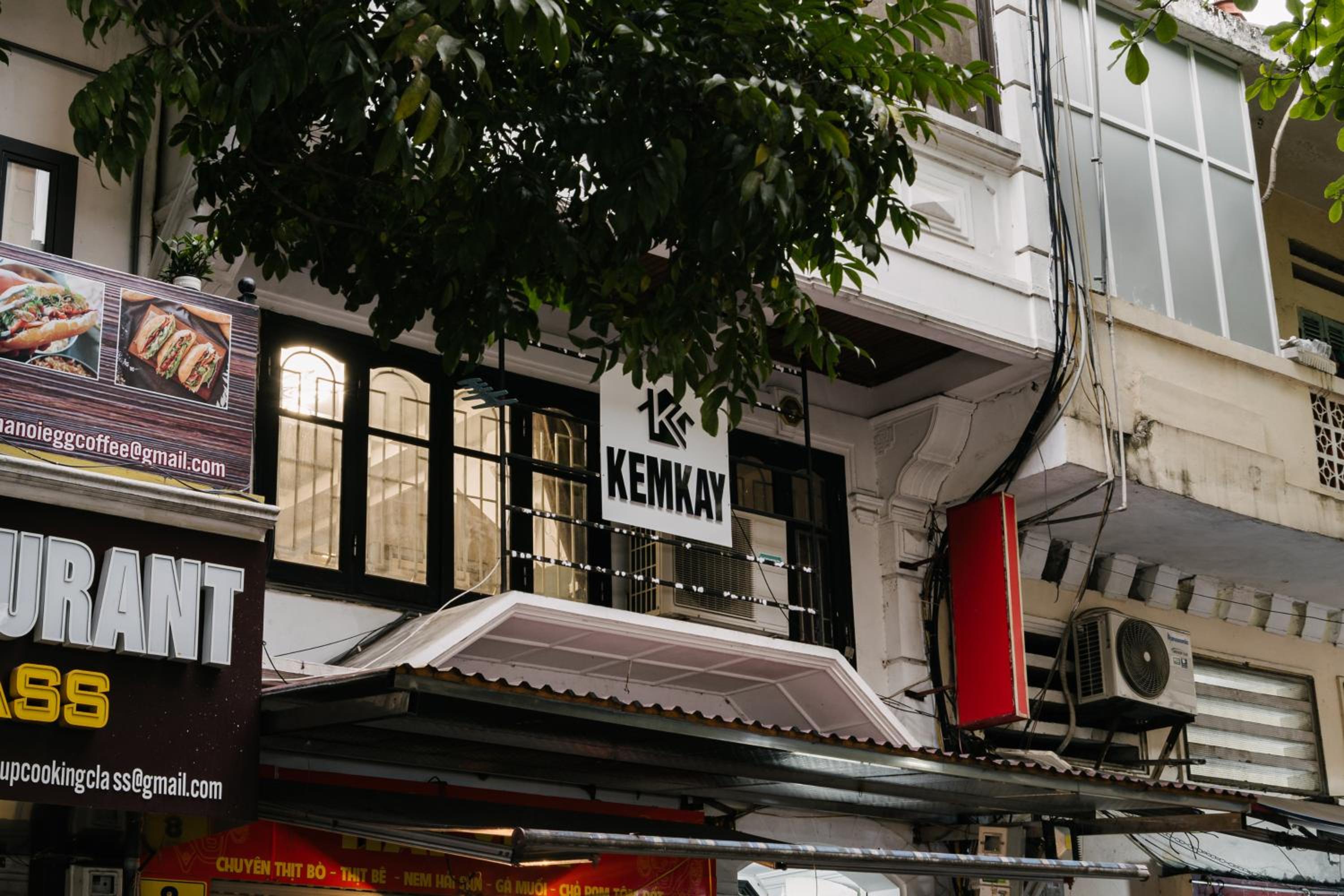 KemKayVilla w 5BR_ Bathtub_RooftopViews_30s to HoanKiem Lake
