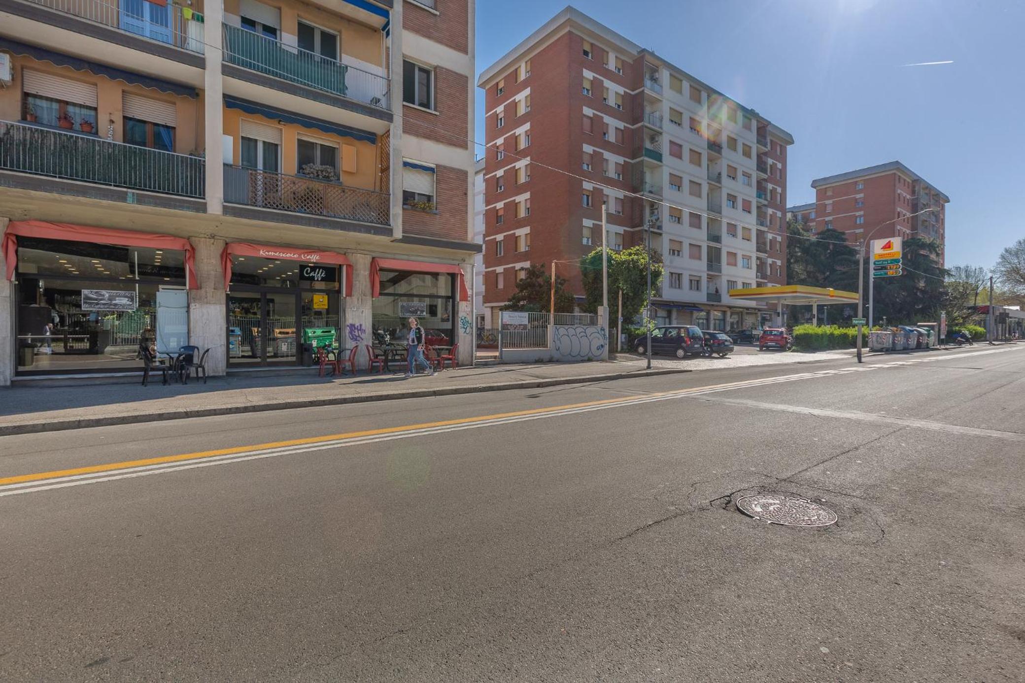 GuestHost - San Donato Fiere Essential Apartment with parking view 2