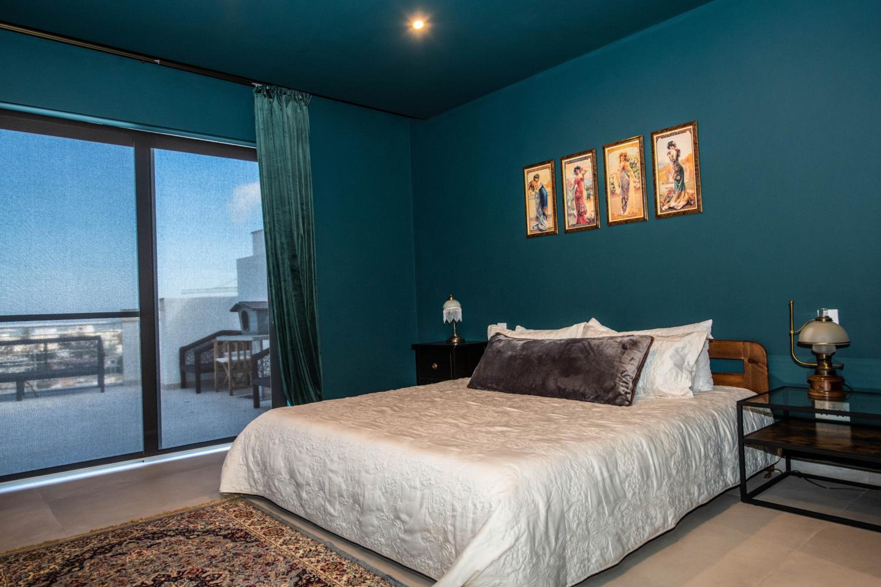 Jaysky penthouse on Etna Street view 3