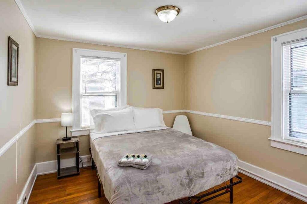 Fabulous House near Airpt/DwTN/UofR view 3