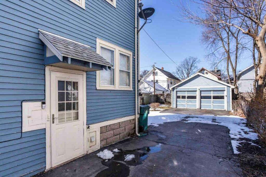 Fabulous House near Airpt/DwTN/UofR view 5