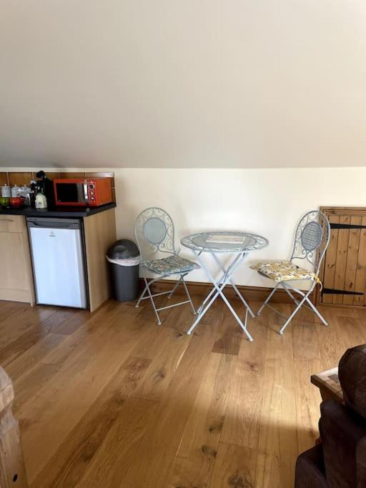 Open plan area sleeping up to 2 adults & 2 children