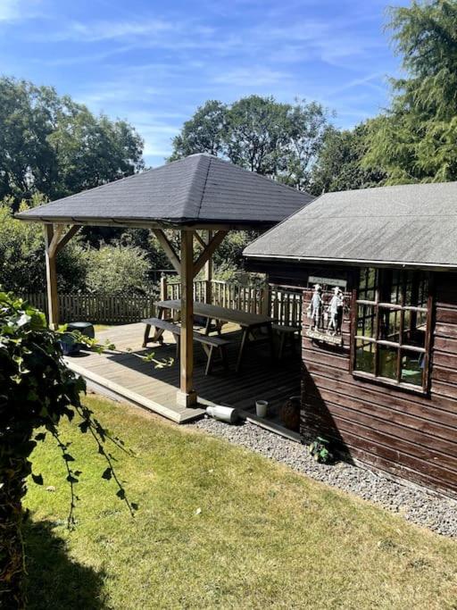 Open plan area sleeping up to 2 adults & 2 children