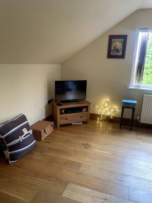Open plan area sleeping up to 2 adults & 2 children