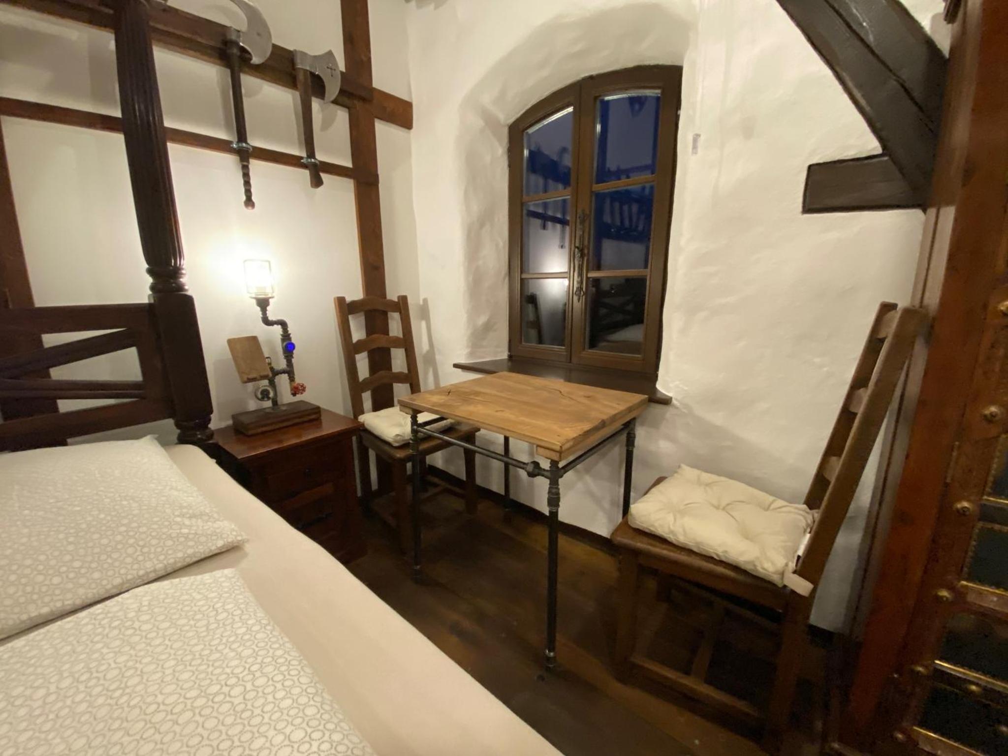 Ausgefallenes Ferienhaus WAFFENKAMMER für 7 Erw im Rittergut Leppersdorf bei Radeberg view 4