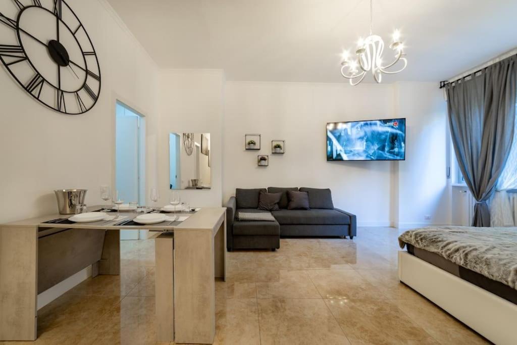 San Babila - Luxury Milanese Apartment
