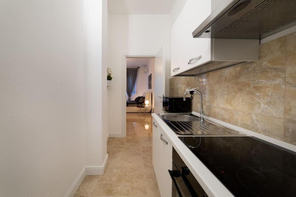 San Babila - Luxury Milanese Apartment