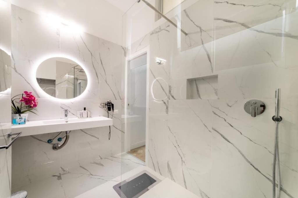 San Babila - Luxury Milanese Apartment