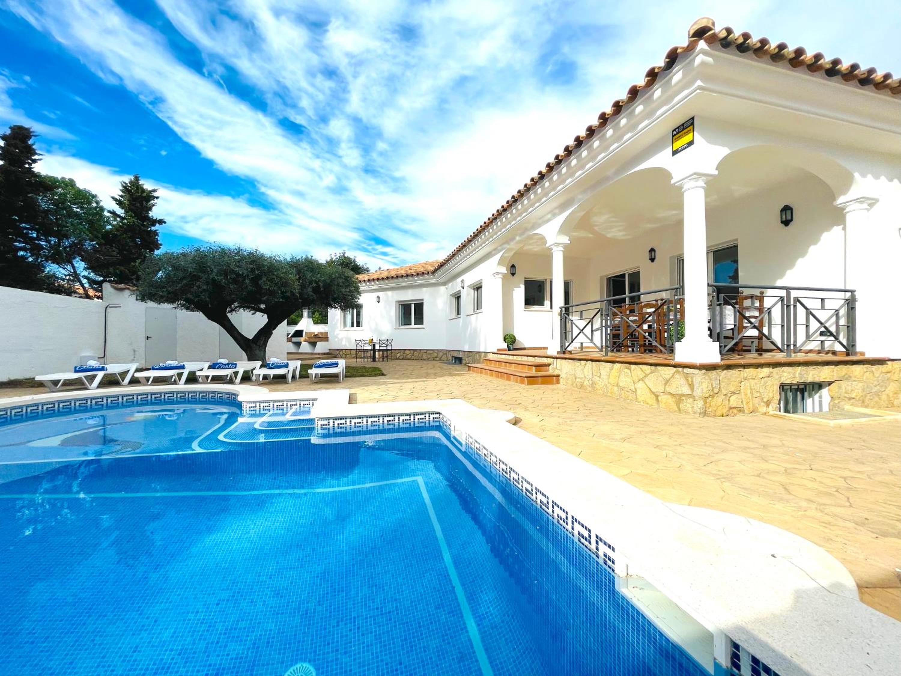 Arenda Mara villa con piscina privada jardín