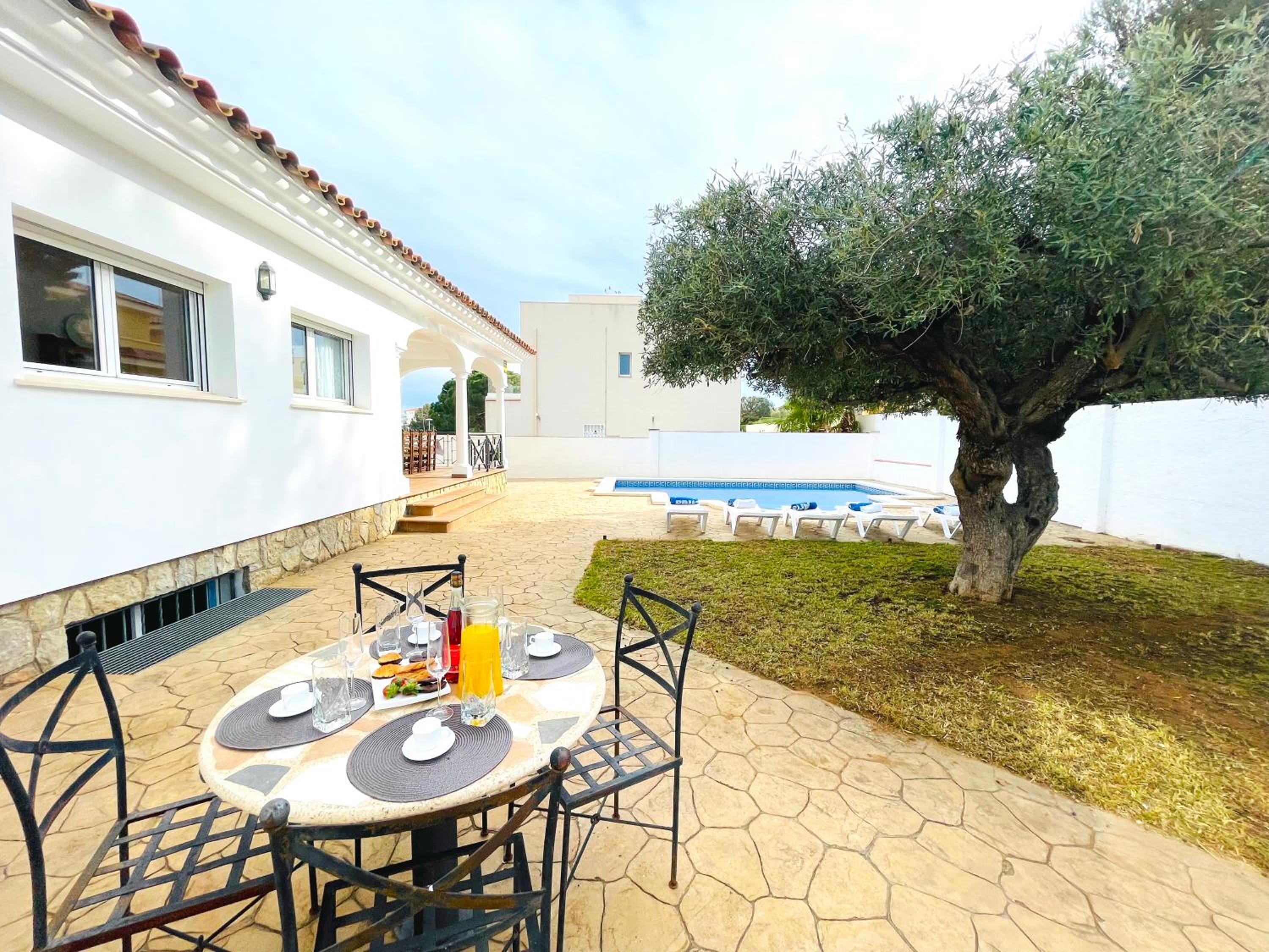Arenda Mara villa con piscina privada jardín