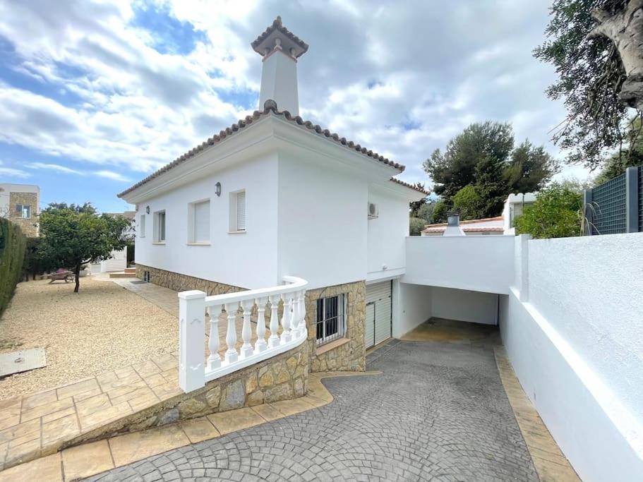Arenda Mara villa con piscina privada jardín