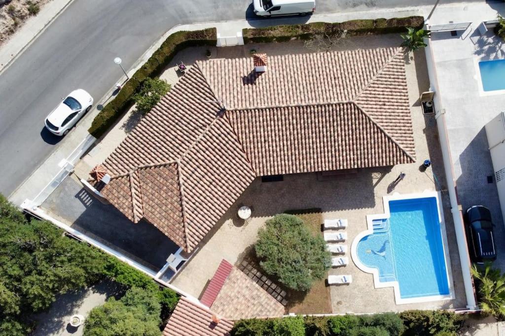 Arenda Mara villa con piscina privada jardín