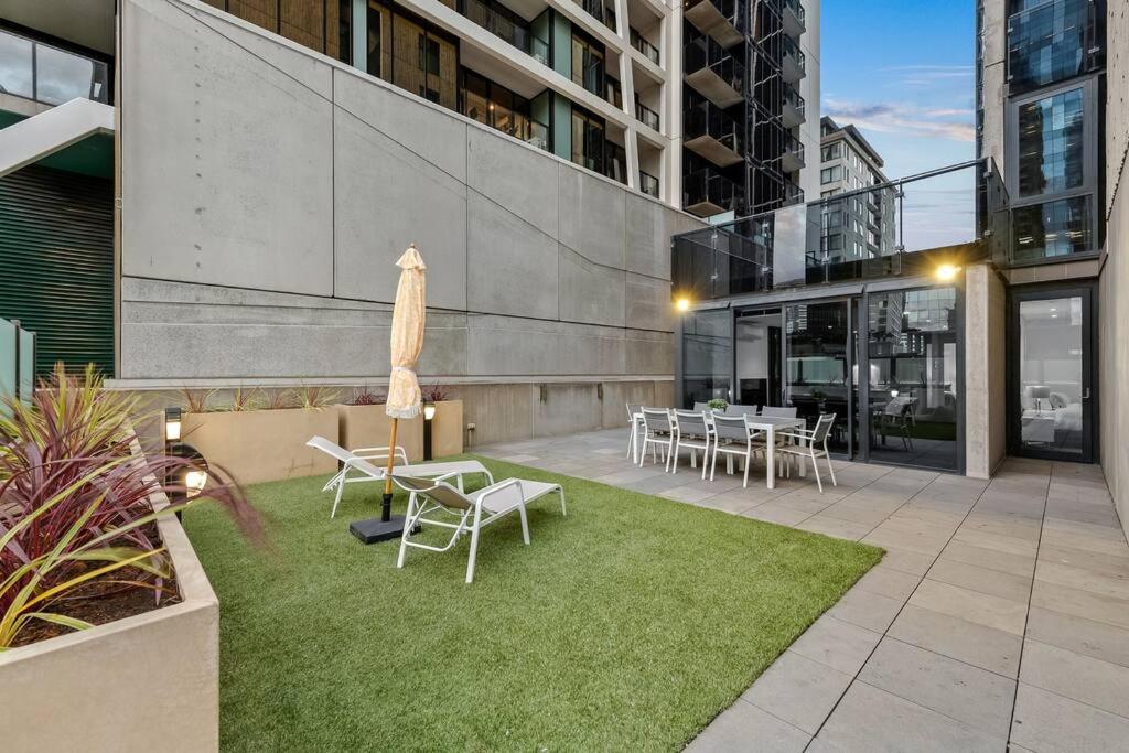 Exclusive Stays - Southbank Podium