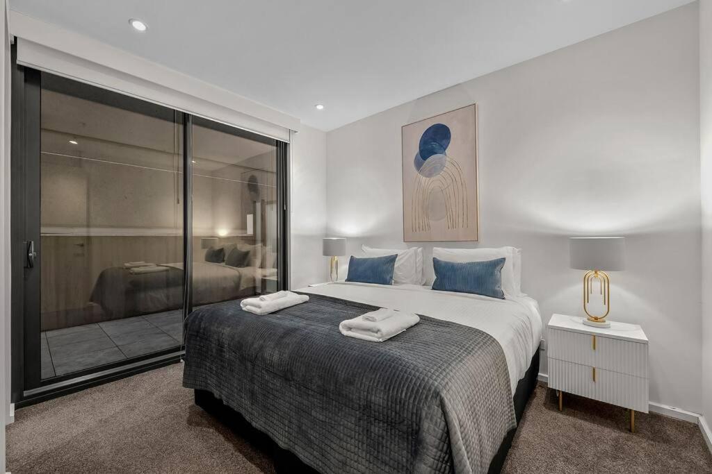 Exclusive Stays - Southbank Podium