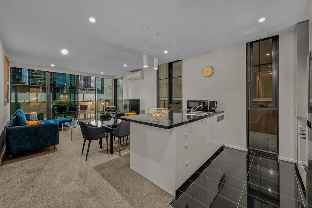 Exclusive Stays - Southbank Podium