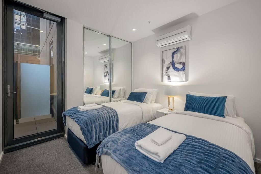 Exclusive Stays - Southbank Podium