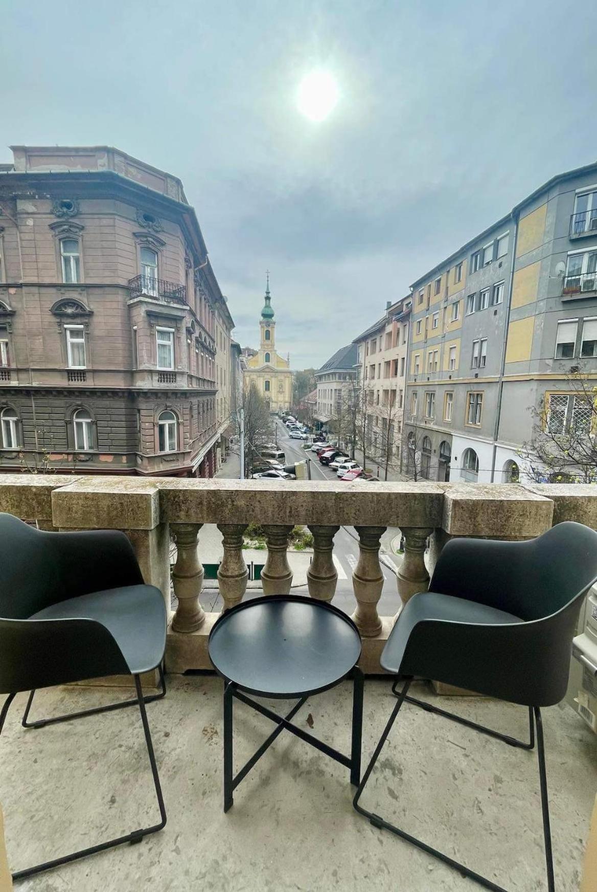 Logodi CASTLE Hill Apartment I FREE Parking I Self Check-in view 2