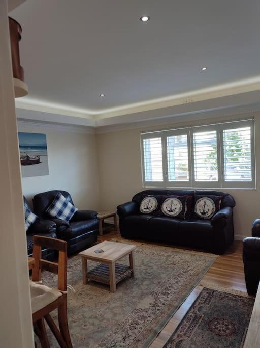 Modern apartment close to lovely beach view 4