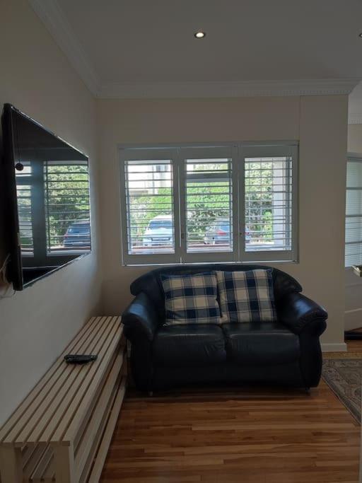 Modern apartment close to lovely beach view 5