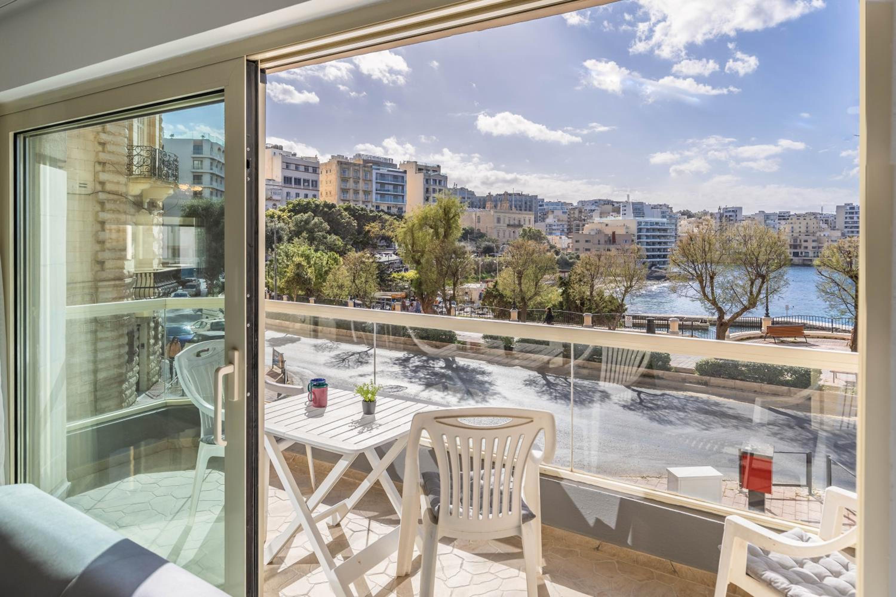 Stunning - SunnySide 3-Bedroom view 2