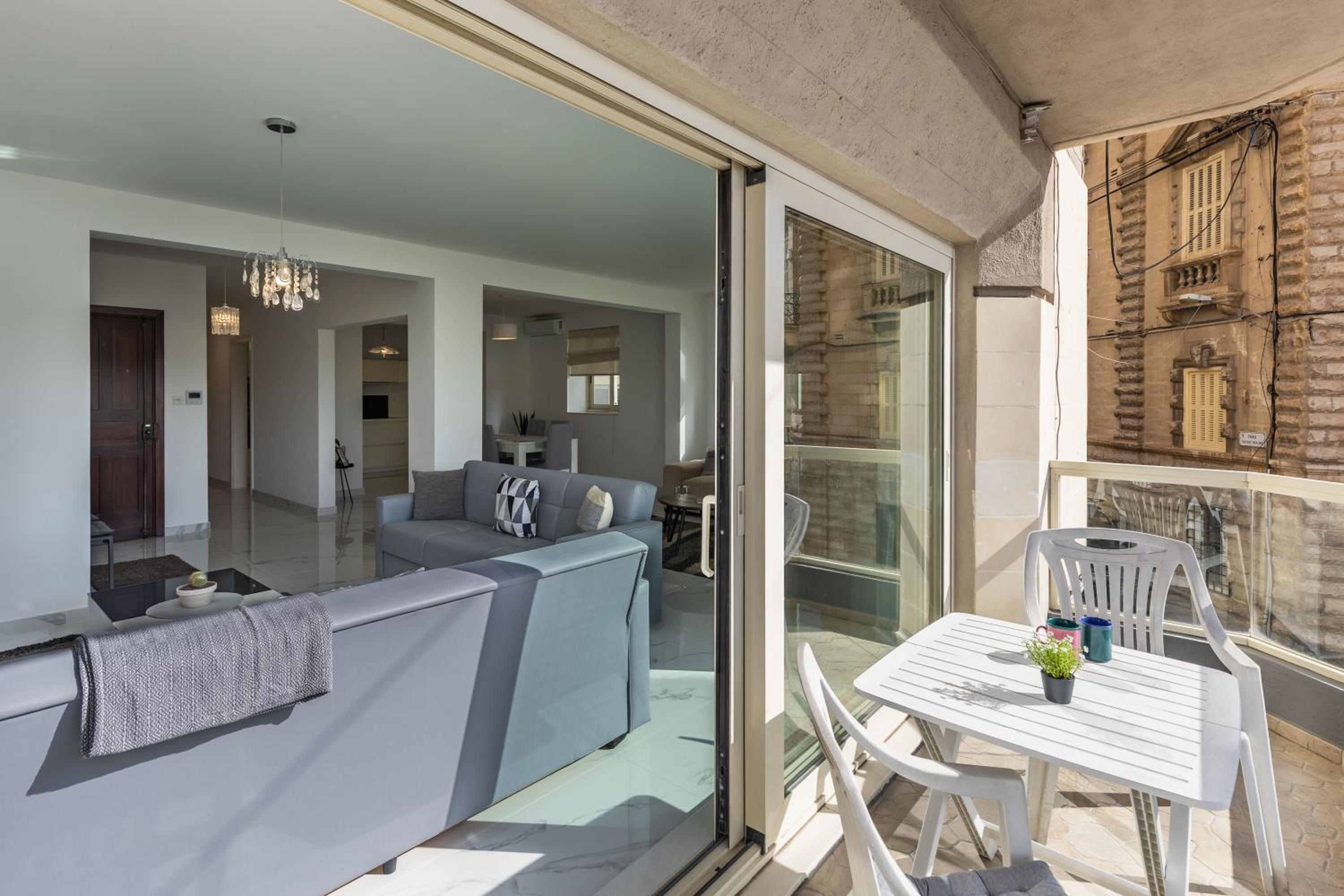Stunning - SunnySide 3-Bedroom view 5