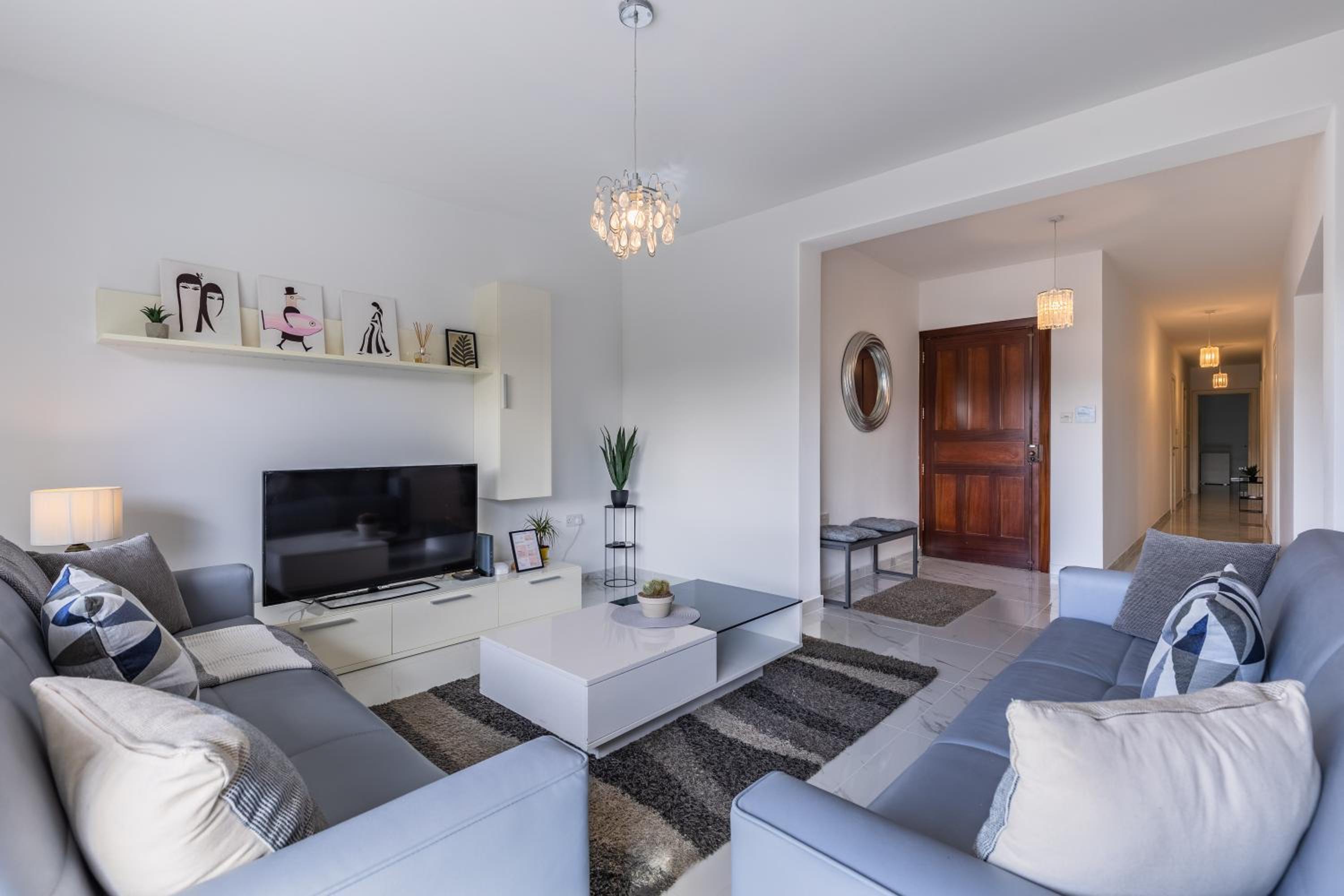 Stunning - SunnySide 3-Bedroom view 4
