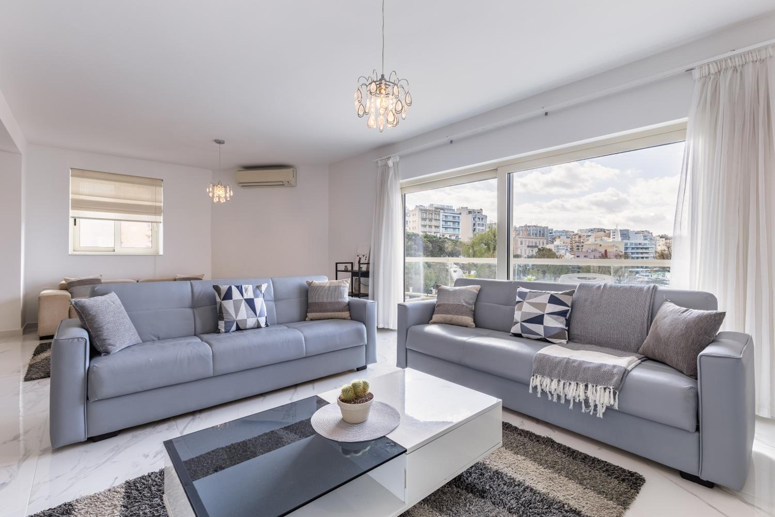 Stunning - SunnySide 3-Bedroom view 3