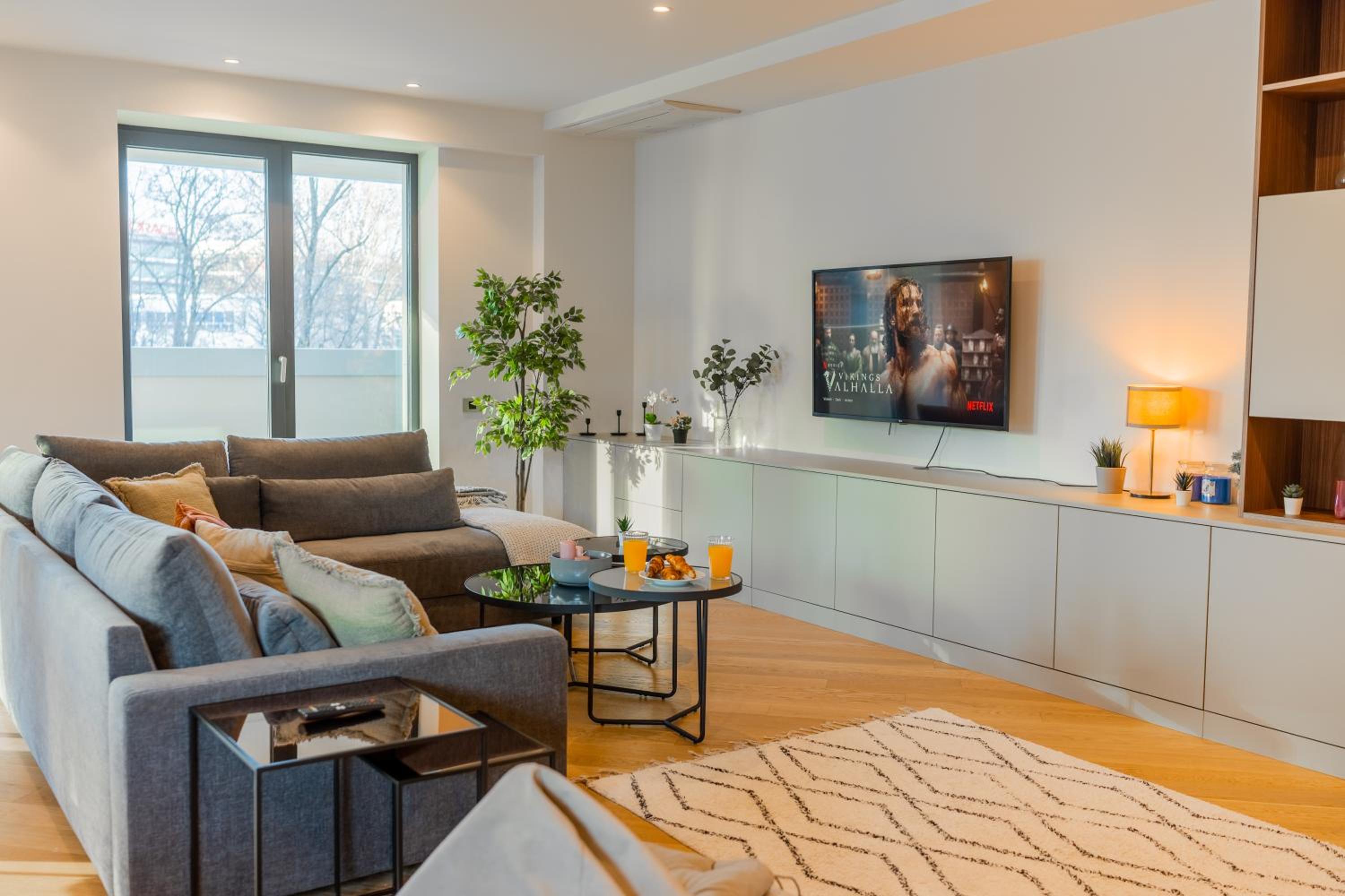 Designer Apartment in Aviatiei Tower