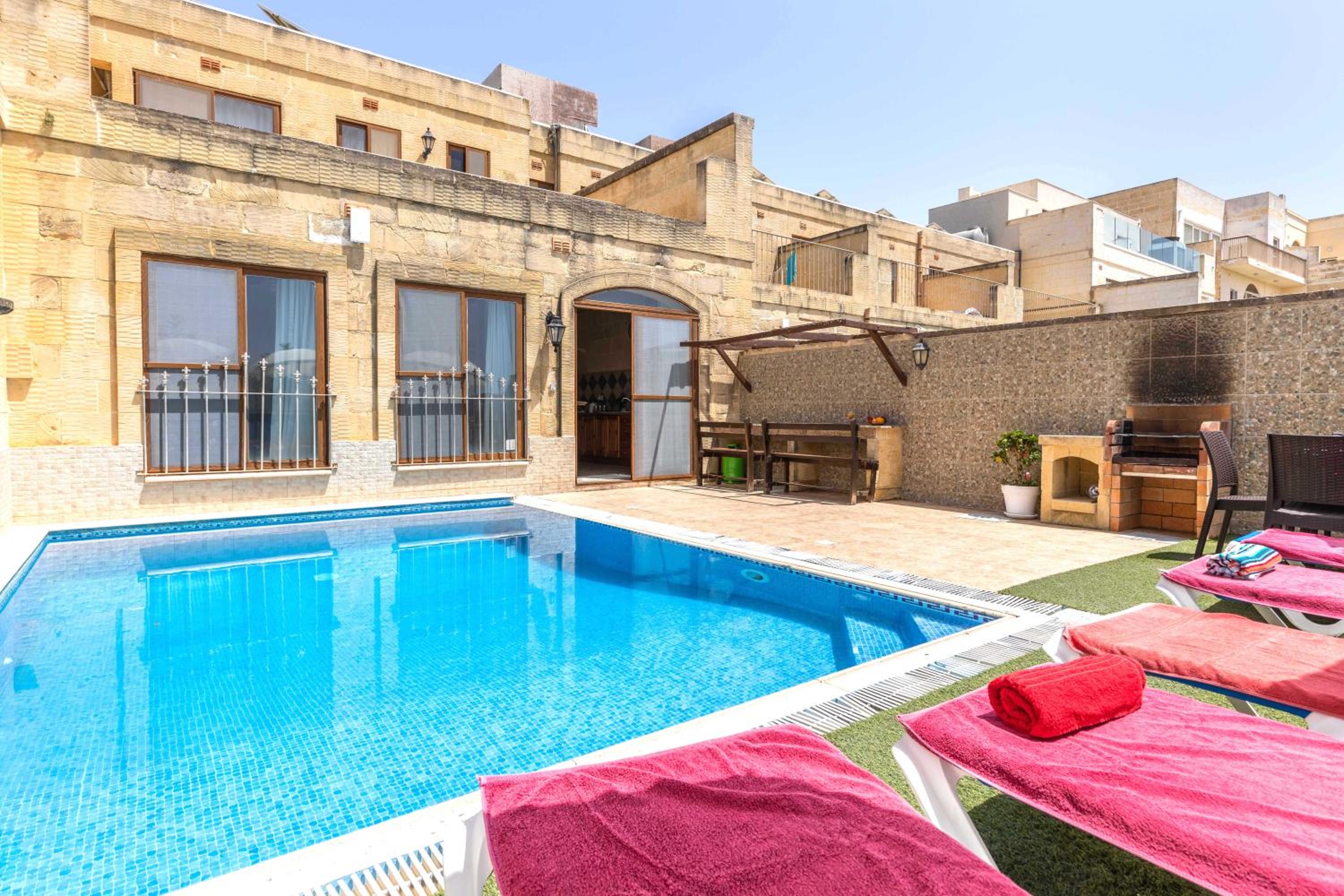 Ta Guljetta Villa Sleeps 8 with Pool view 5