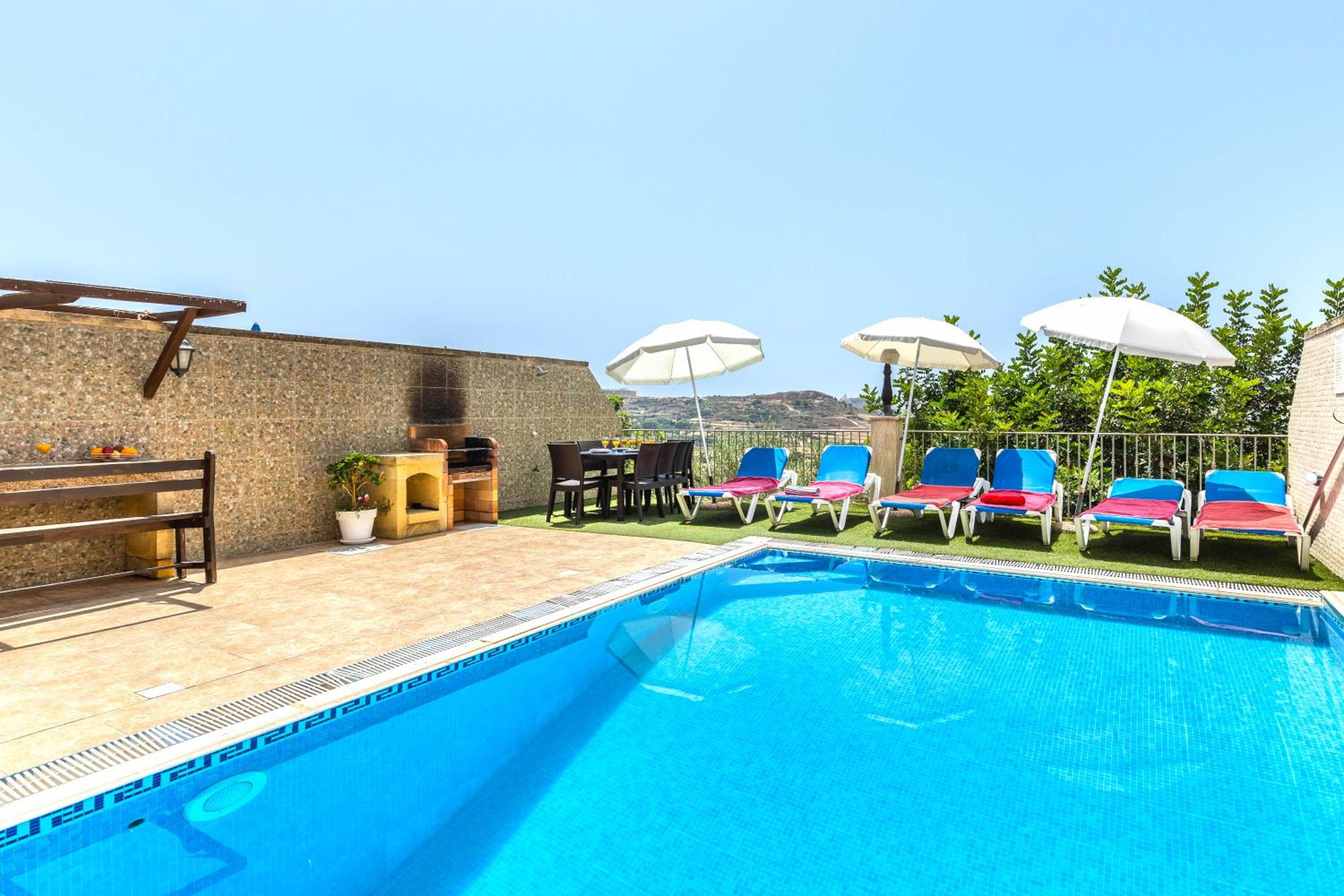 Ta Guljetta Villa Sleeps 8 with Pool view 3