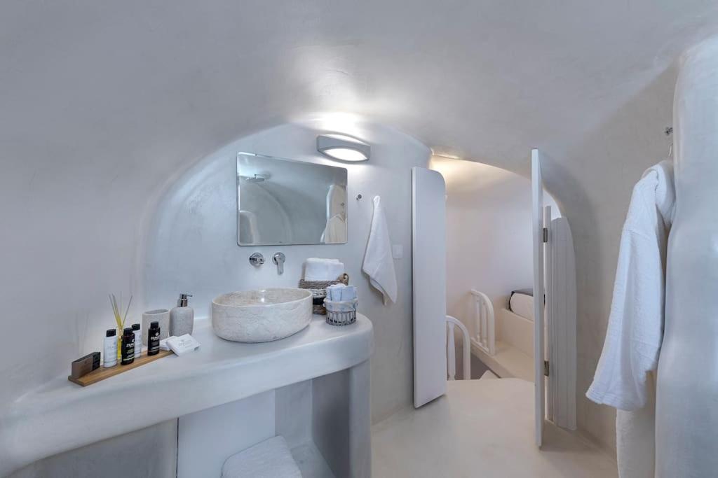 Aleanna Traditional Villa Fira