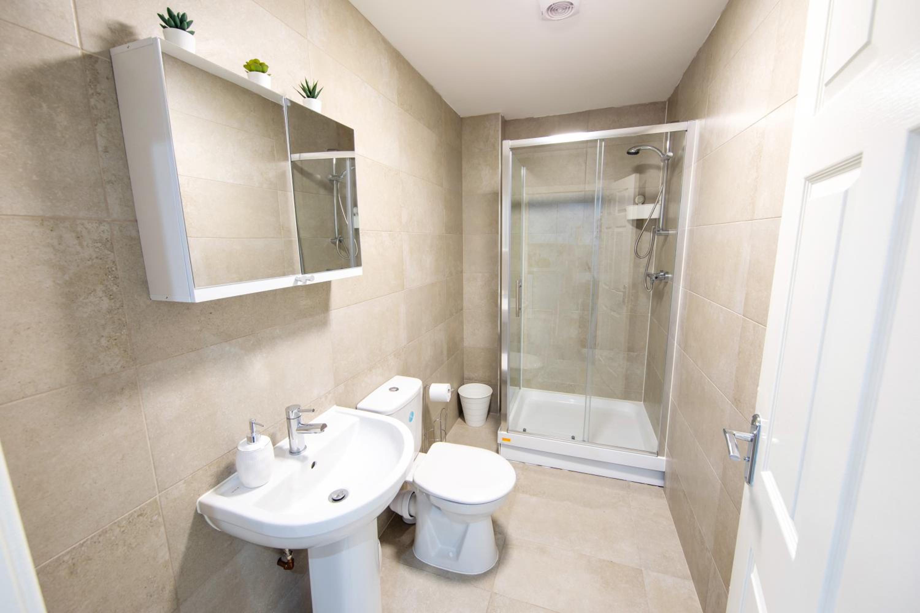 Charming 1BR in Stockport Center